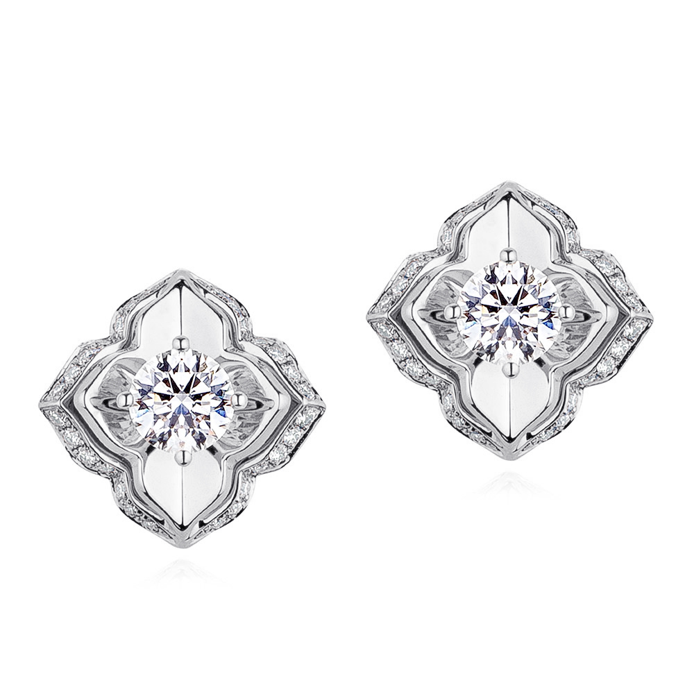 六福珠寶18K金耳環 - "燦爛花顏"18K金(白色)鑽石耳環
