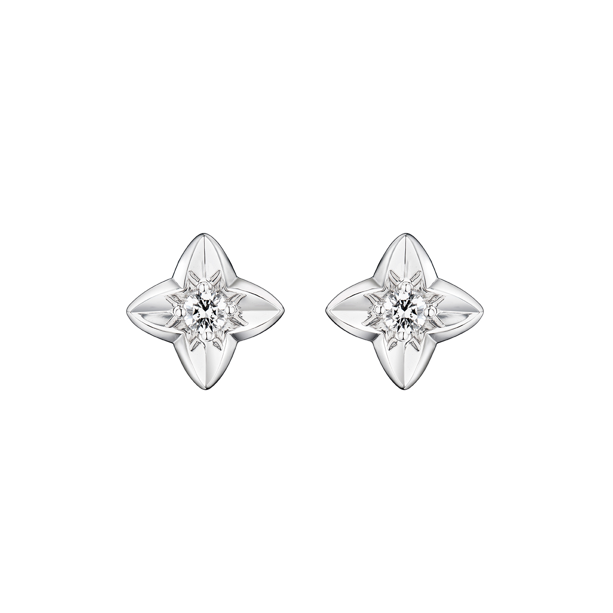 六福珠寶18K金耳環 - "柔美花朵"18K金(白色)鑽石耳環