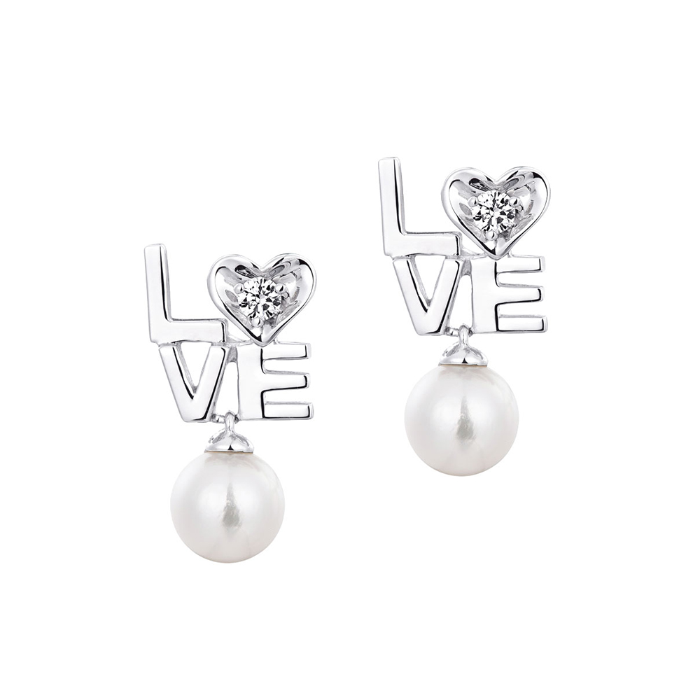 六福珠寶18K金耳環 - "LOVE"18K金(白色)珍珠鑽石耳環