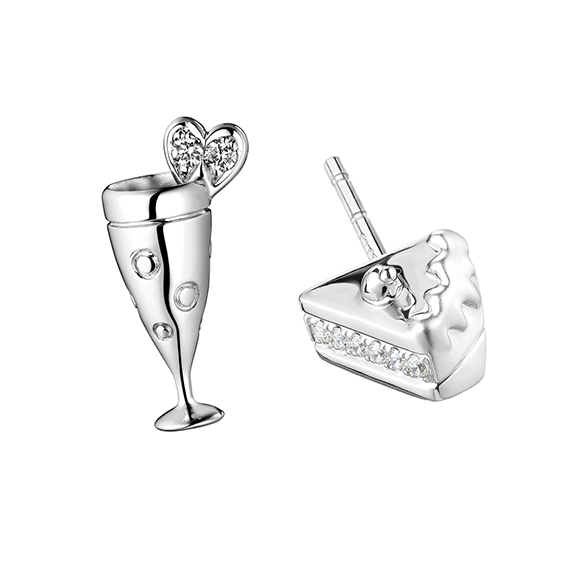 六福珠寶18K金耳環 - 【LISTING CLOSED】"悠閒時光"18K金(白色)鑽石耳環