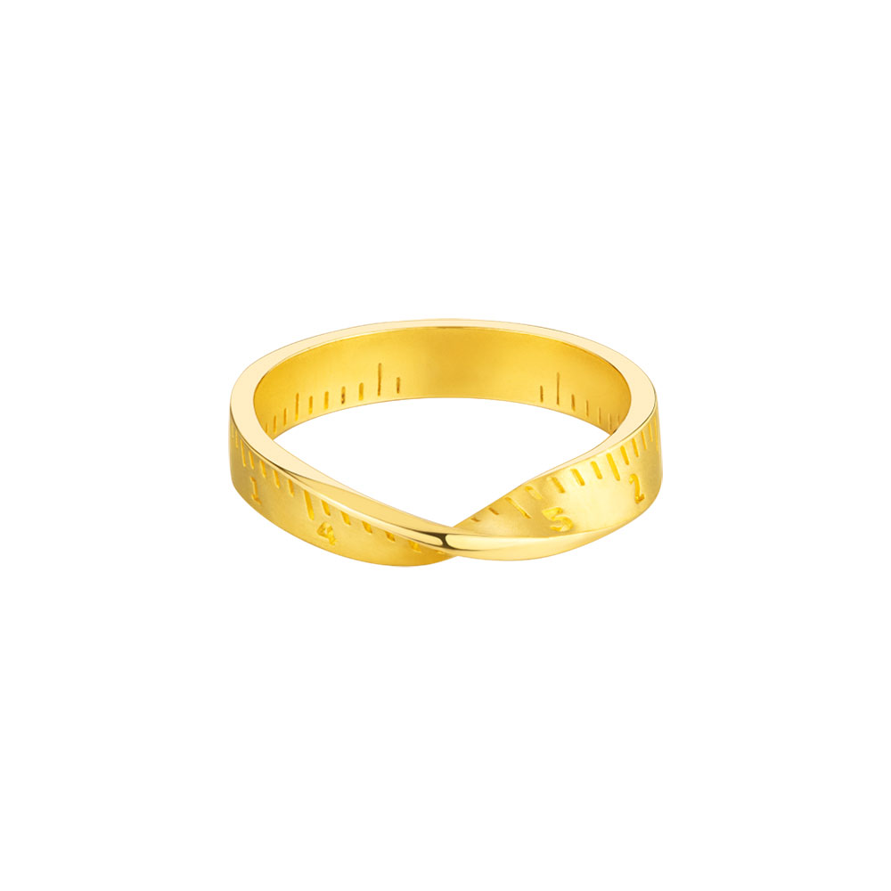 六福珠寶黃金戒指 - "愛在咫尺"尺圈造型足金戒指