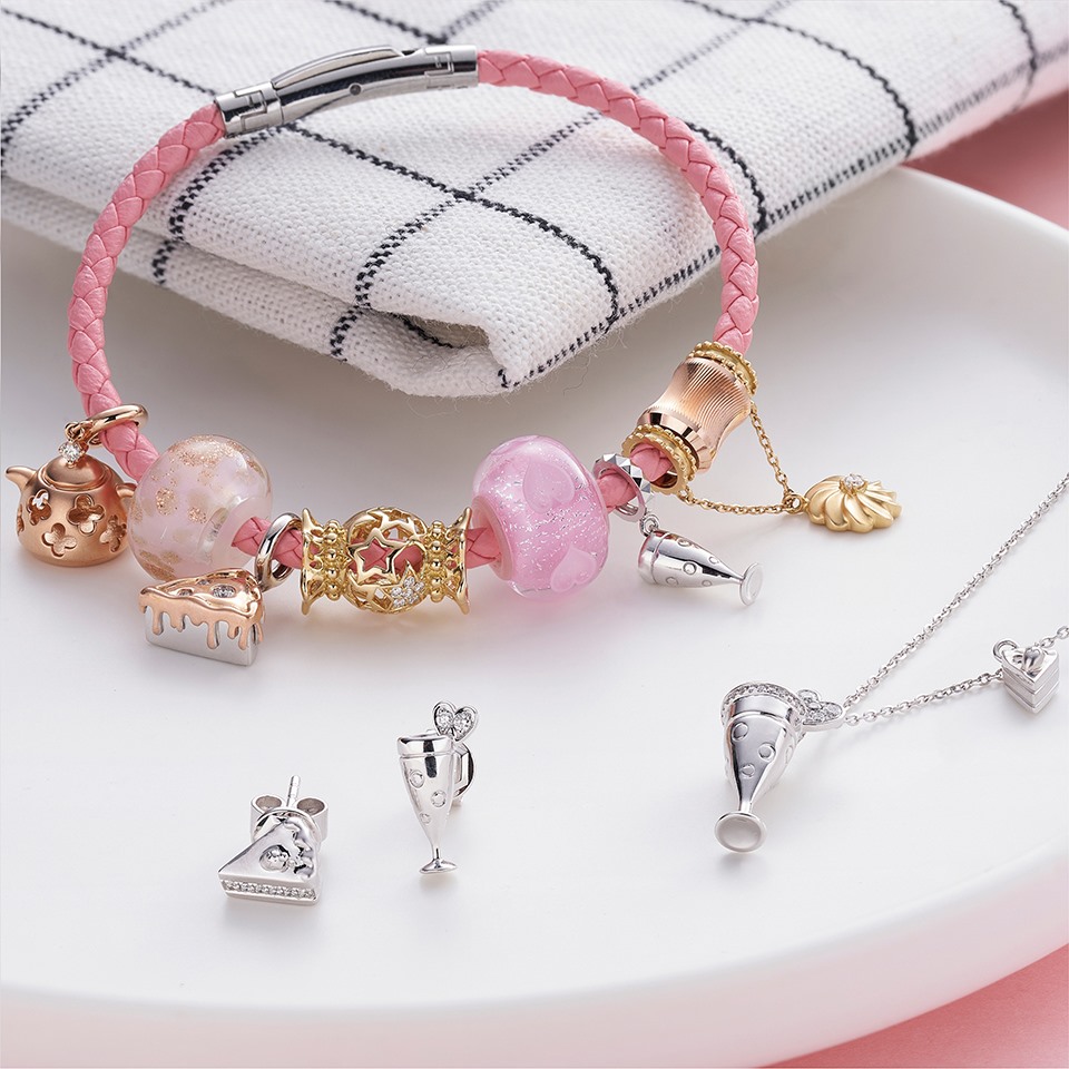 六福珠寶18K金串飾 - "美味小曲奇"18K金鑽石串飾–多色選擇