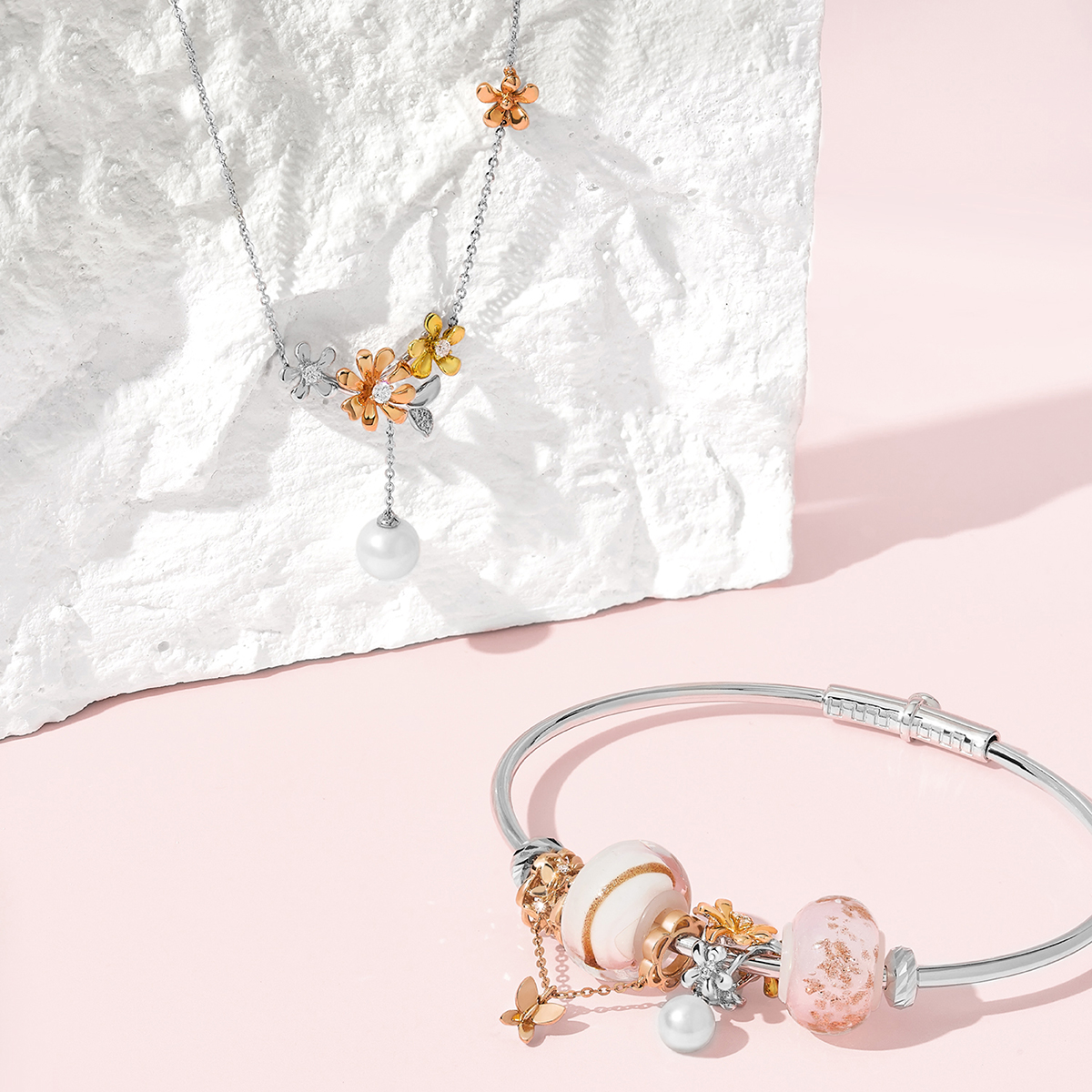 六福珠寶18K金串飾 - "春日蝶舞"18K金鑽石串飾-多色選擇