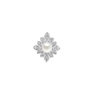 六福珠寶18K金吊墜 - "繁花傾綻"18K金(白色)珍珠鑽石吊墜