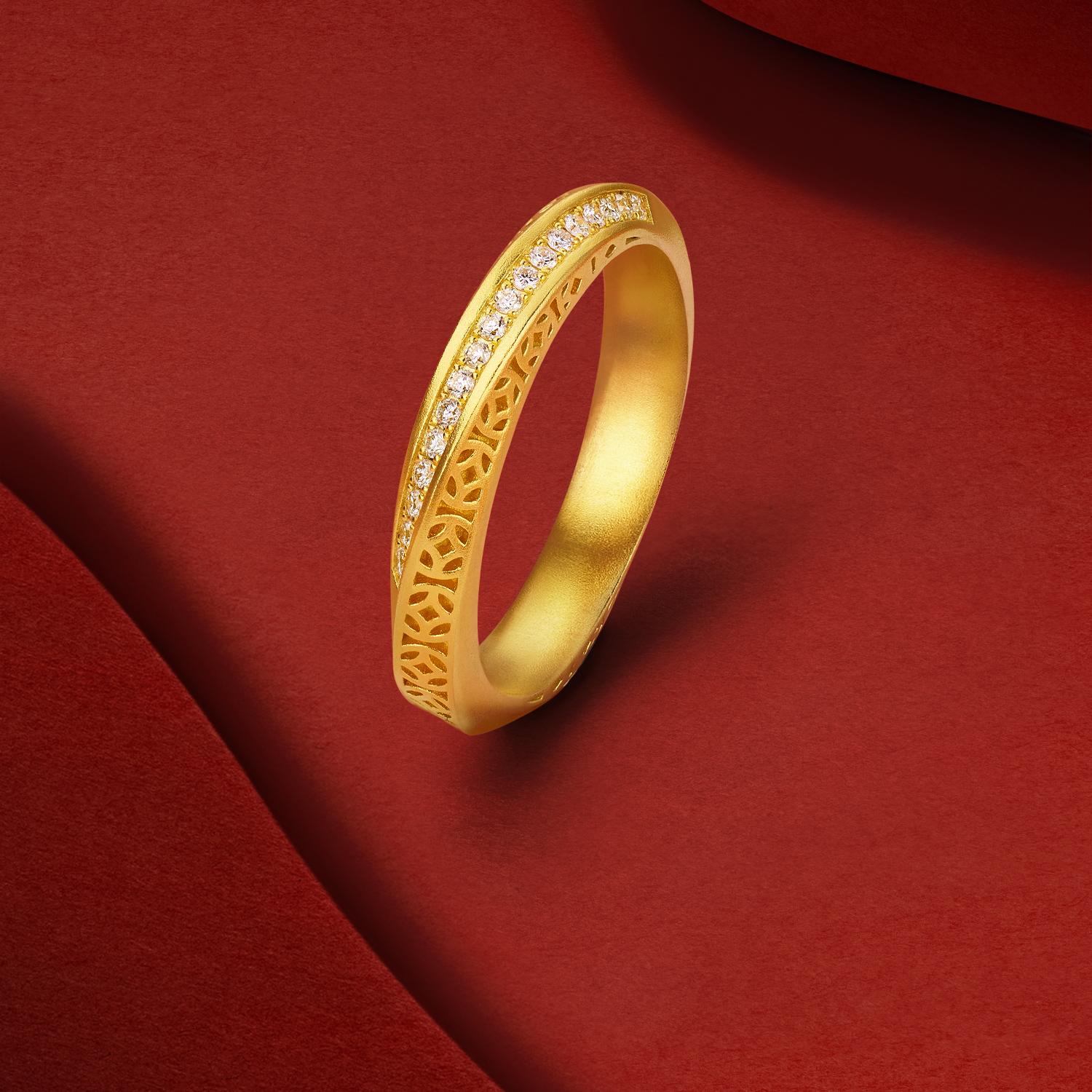 六福珠寶黃金戒指 - “浪漫軌跡”999足金鑽石戒指
