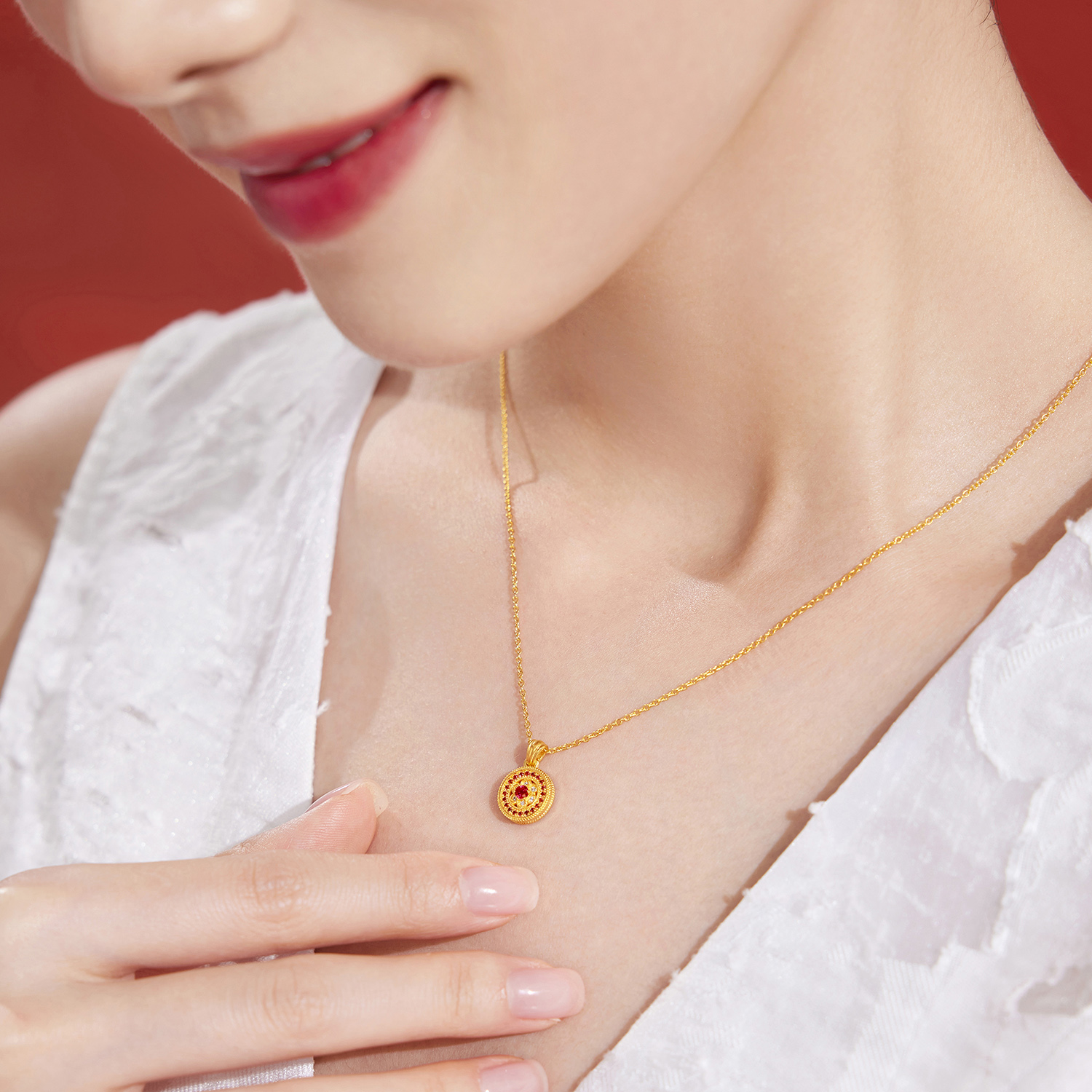 六福珠寶黃金吊墜 - "福蓮平安"999.9黃金紅寶石鑽石吊墜