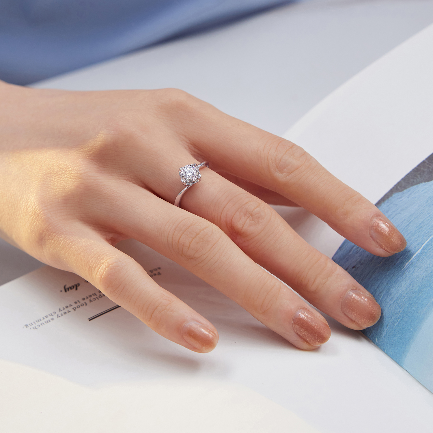 六福珠寶18K金戒指 - "愛的星空"18K金(白色)鑽石戒指(放閃車花工藝)