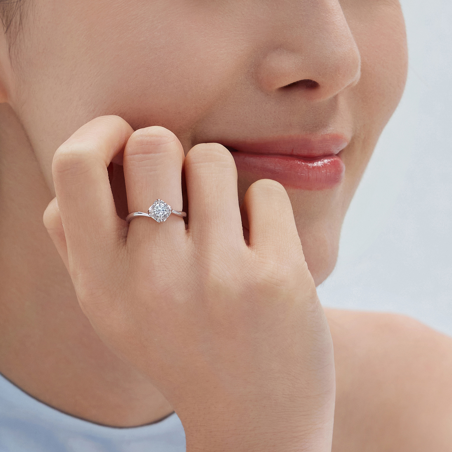 六福珠寶18K金戒指 - "愛的星空"18K金(白色)鑽石戒指(放閃車花工藝)