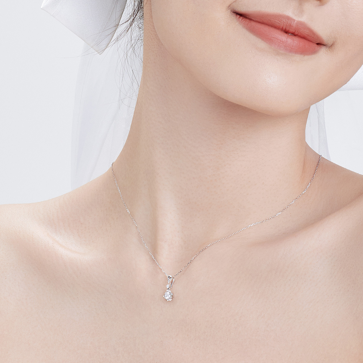 六福珠寶18K金吊墜 - 愛很美系列18K金(白色)鑽石吊墜