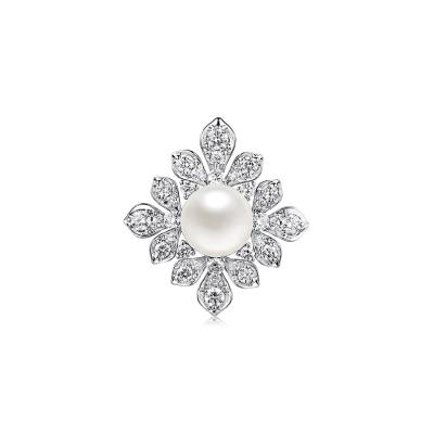 六福珠寶18K金吊墜 - "繁花傾綻"18K金(白色)珍珠鑽石吊墜