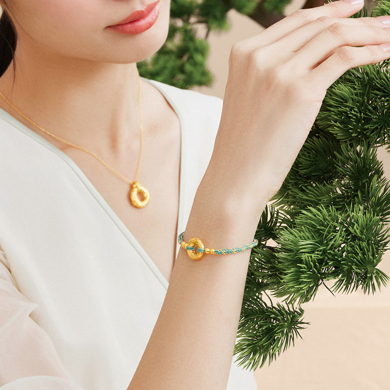 六福珠寶黃金串飾 - "恆久守護"年輪造型999足金串飾連手繩