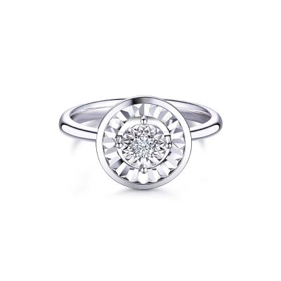 六福珠寶18K金戒指 - "經典"圓形18K金(白色)鑽石戒指(放閃車花工藝)