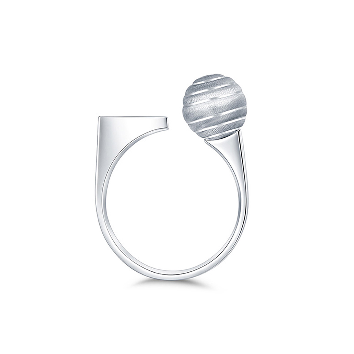六福珠寶鉑金戒指 - "拉絲螺紋珠"950鉑金戒指