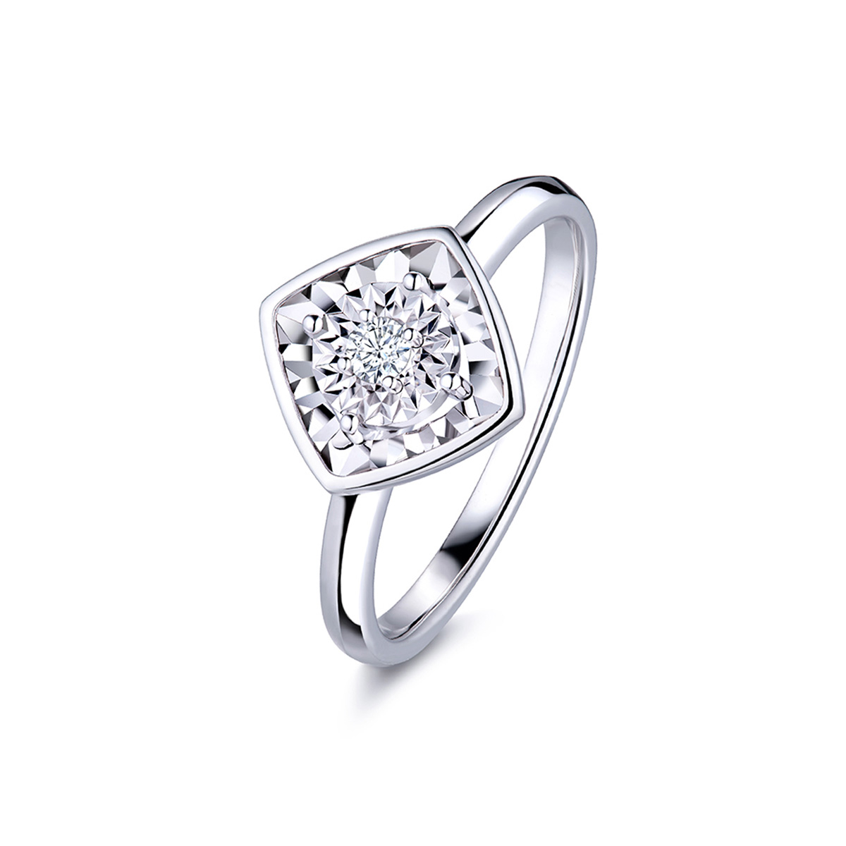 六福珠寶18K金戒指 - "「菱」瓏"18K金(白色)鑽石戒指(放閃車花工藝)