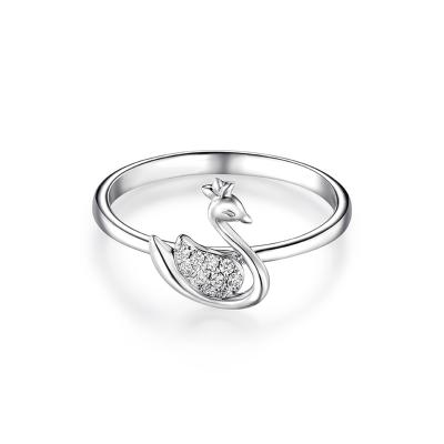 六福珠寶18K金戒指 - "天鵝小公主"18K金(白色)鑽石戒指