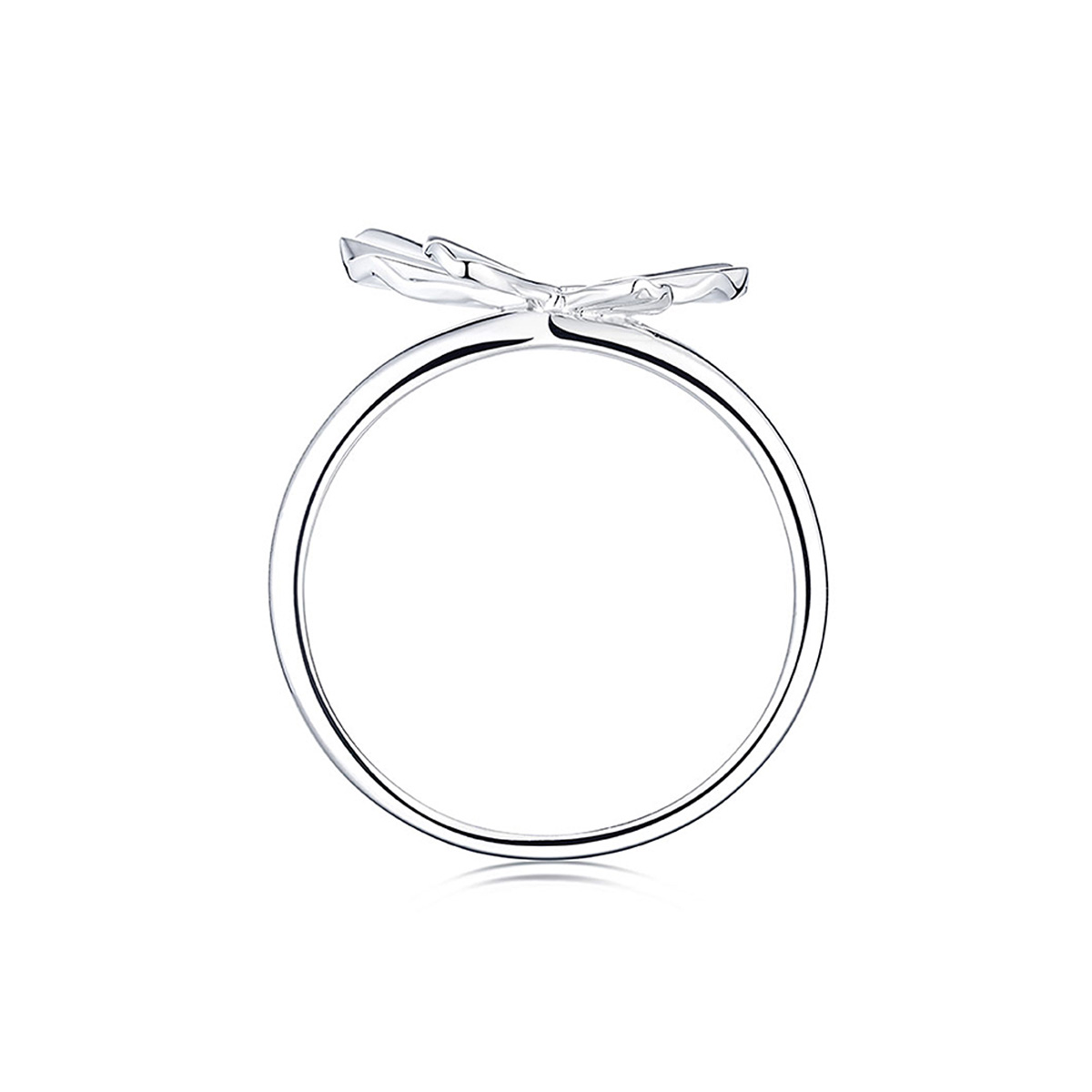 六福珠寶鉑金戒指 - "自由蝶影"950鉑金戒指