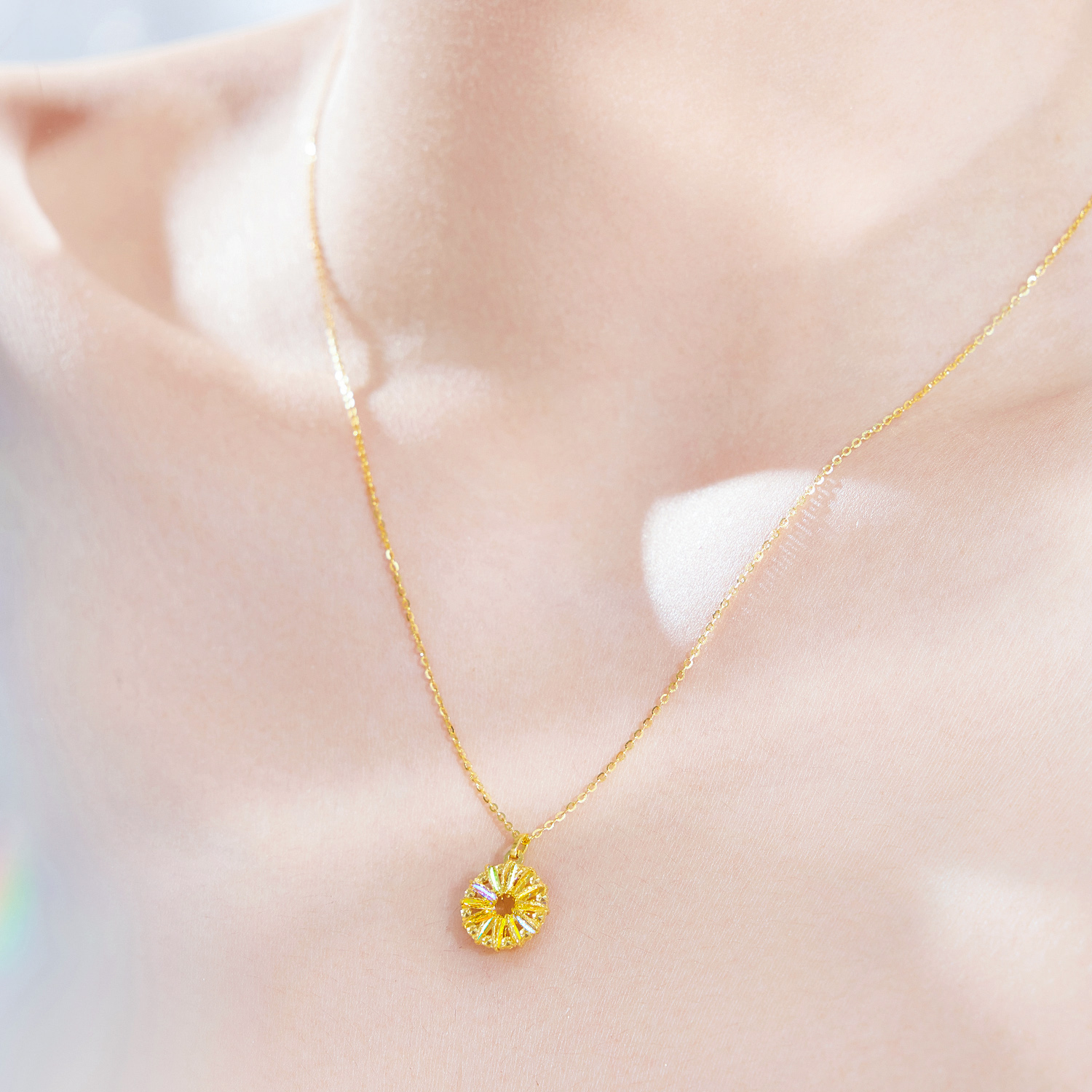 六福珠寶黃金頸鏈 - “冰‧鑽太陽”999足金頸鏈