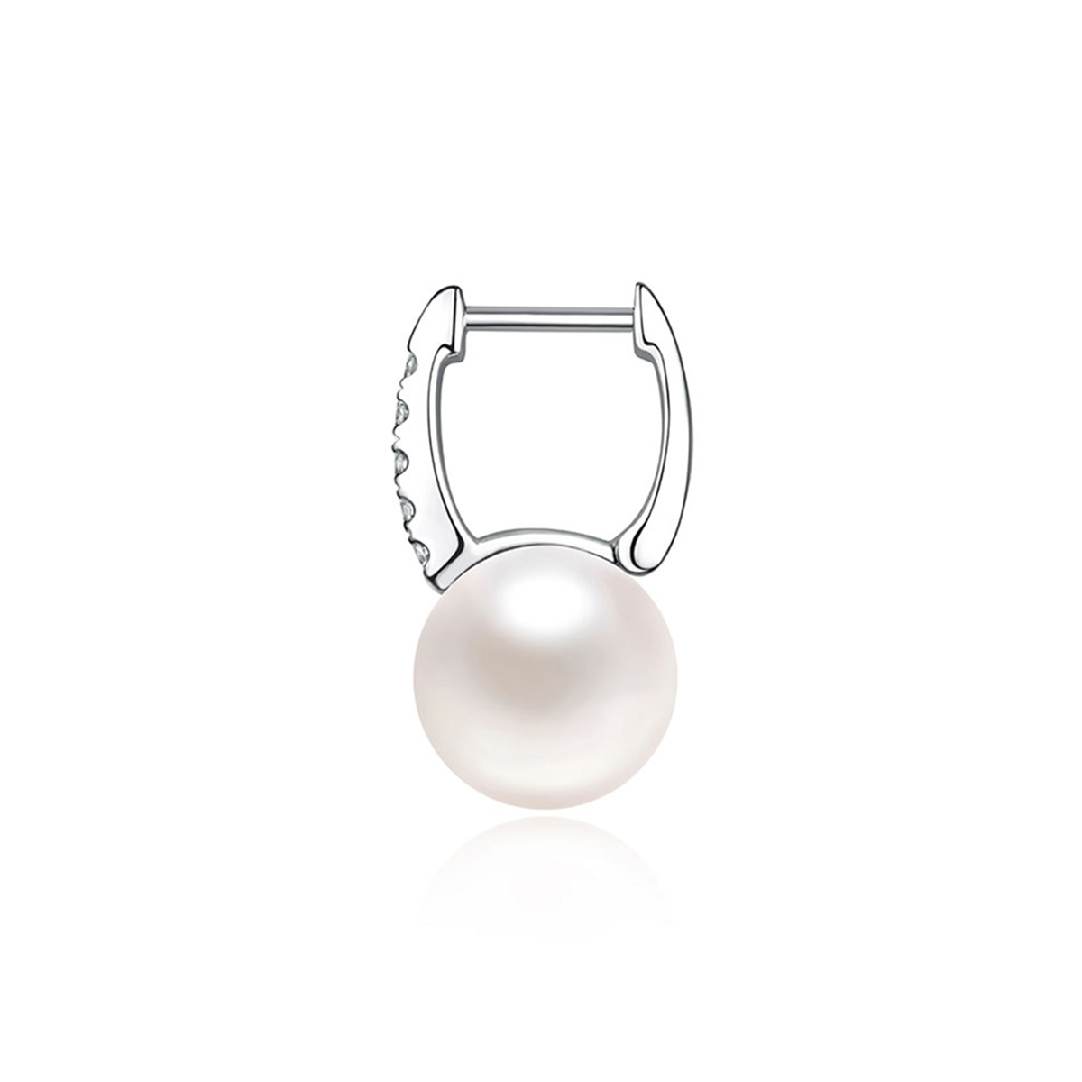 六福珠寶18K金耳環 - "鏈愛循環"18K金(白色)珍珠鑽石耳環