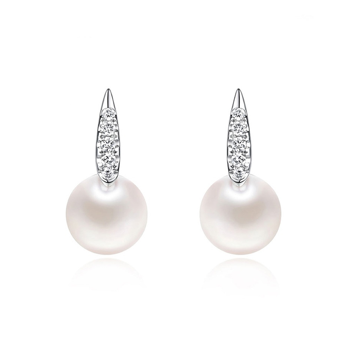 六福珠寶18K金耳環 - "鏈愛循環"18K金(白色)珍珠鑽石耳環