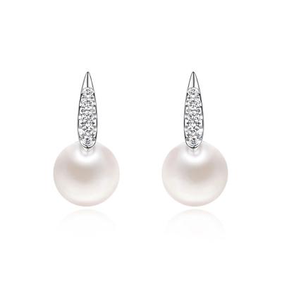 六福珠寶18K金耳環 - "鏈愛循環"18K金(白色)珍珠鑽石耳環