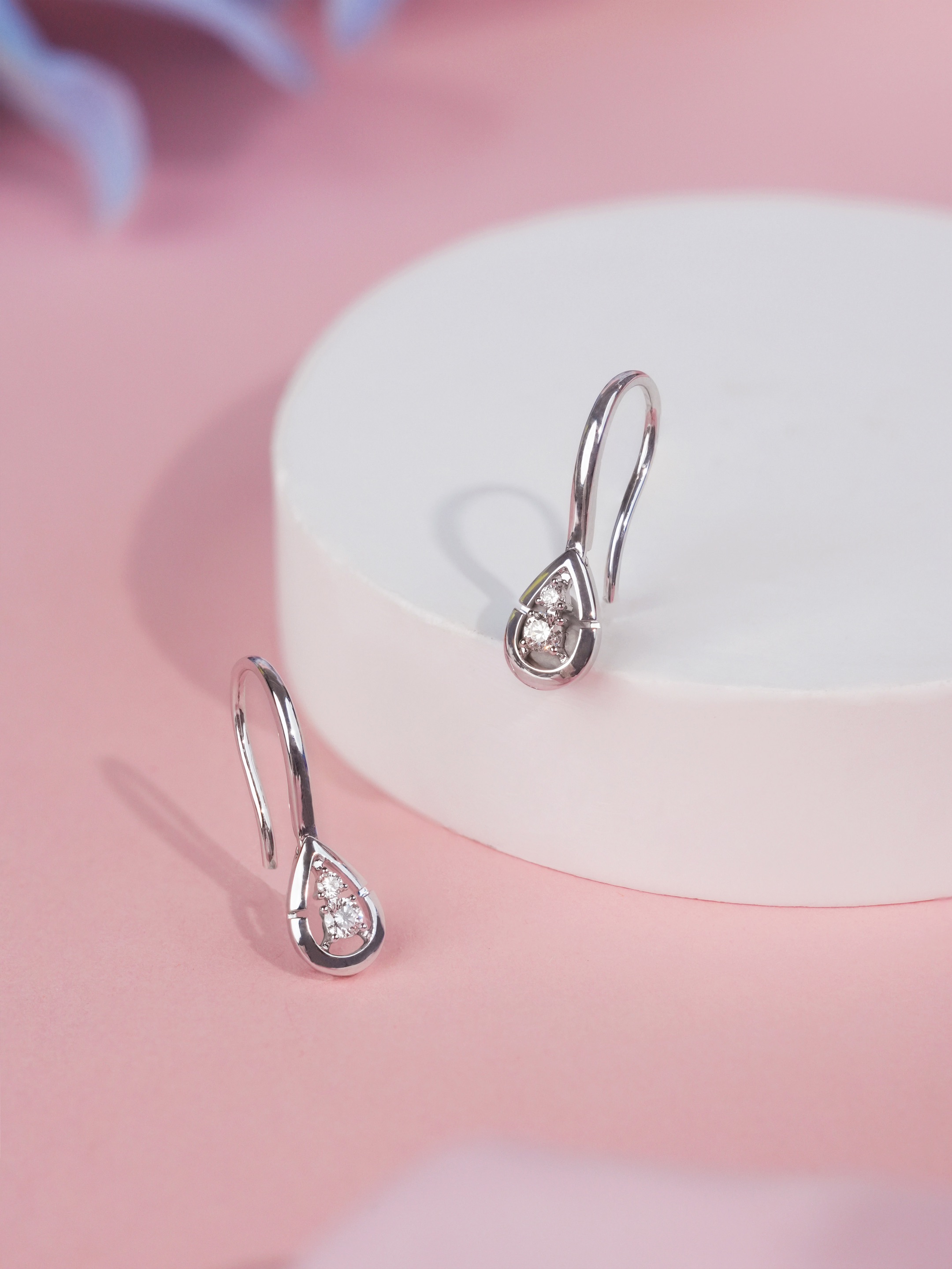 六福珠寶18K金耳環 - "心動水滴"18K金鑽石耳環-多色選擇