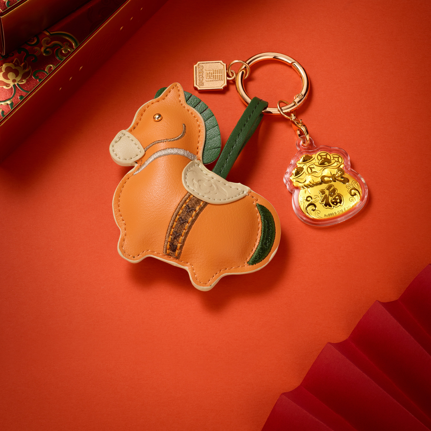 六福珠寶黃金工藝品 - “福氣墩墩馬”999.9黃金工藝品掛飾