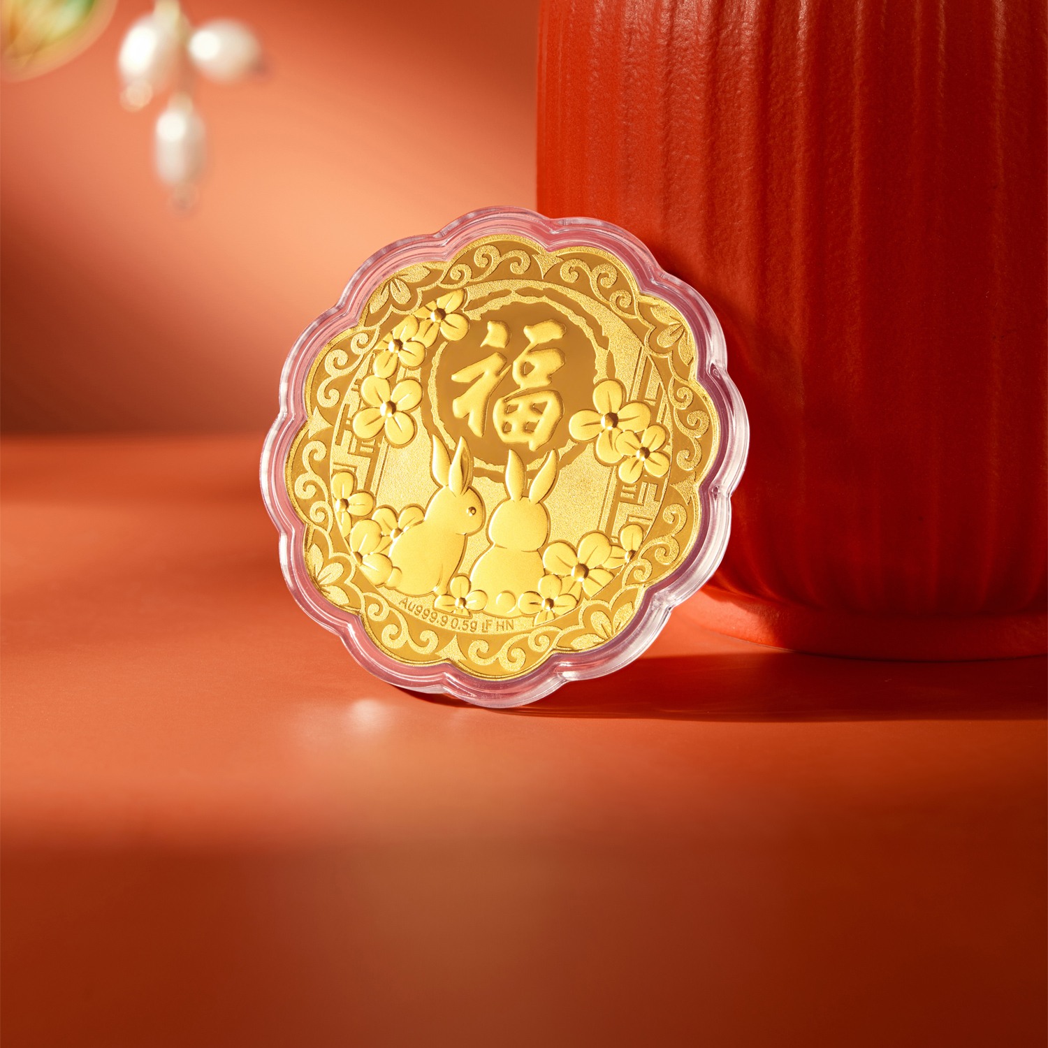 六福珠寶黃金工藝品 - "金兔納福"七星伴月999.9黃金工藝品