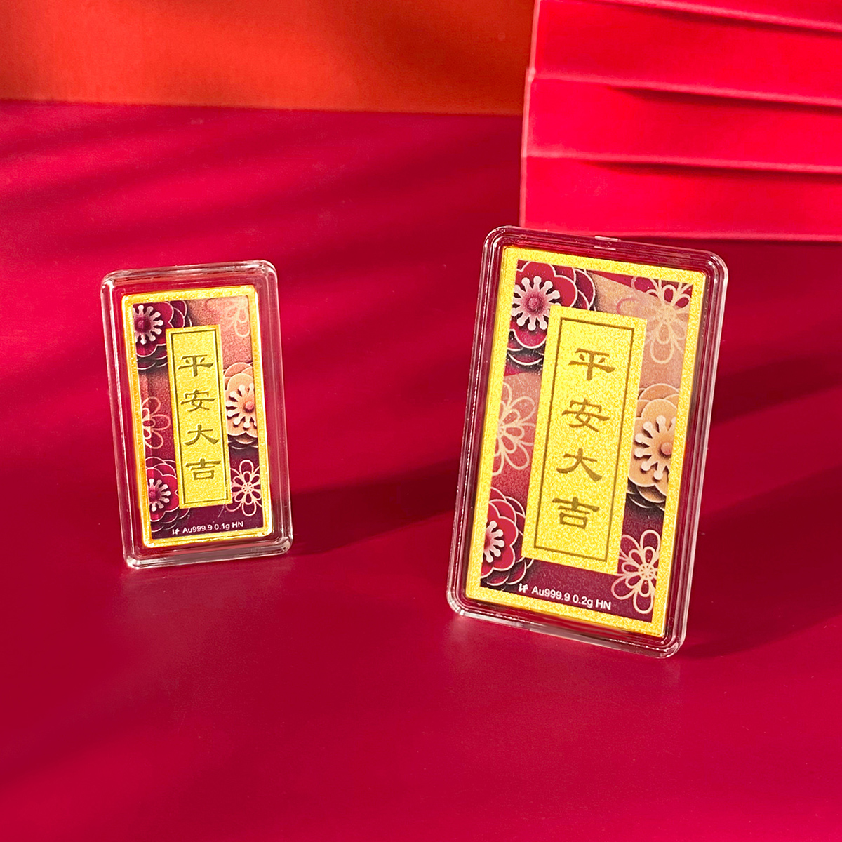 六福珠寶黃金工藝品 - "平安大吉"999.9黃金心願牌連木框及匙扣