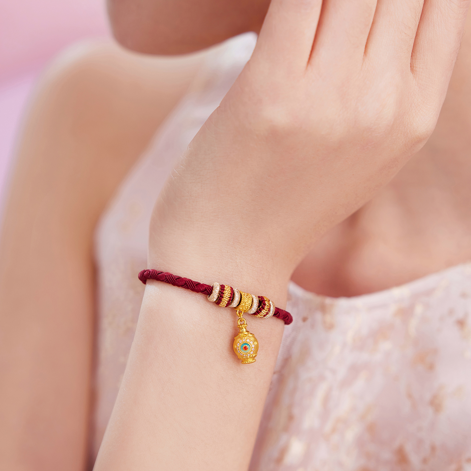 六福珠寶黃金串飾 - “保平安”999足金鑽石串飾