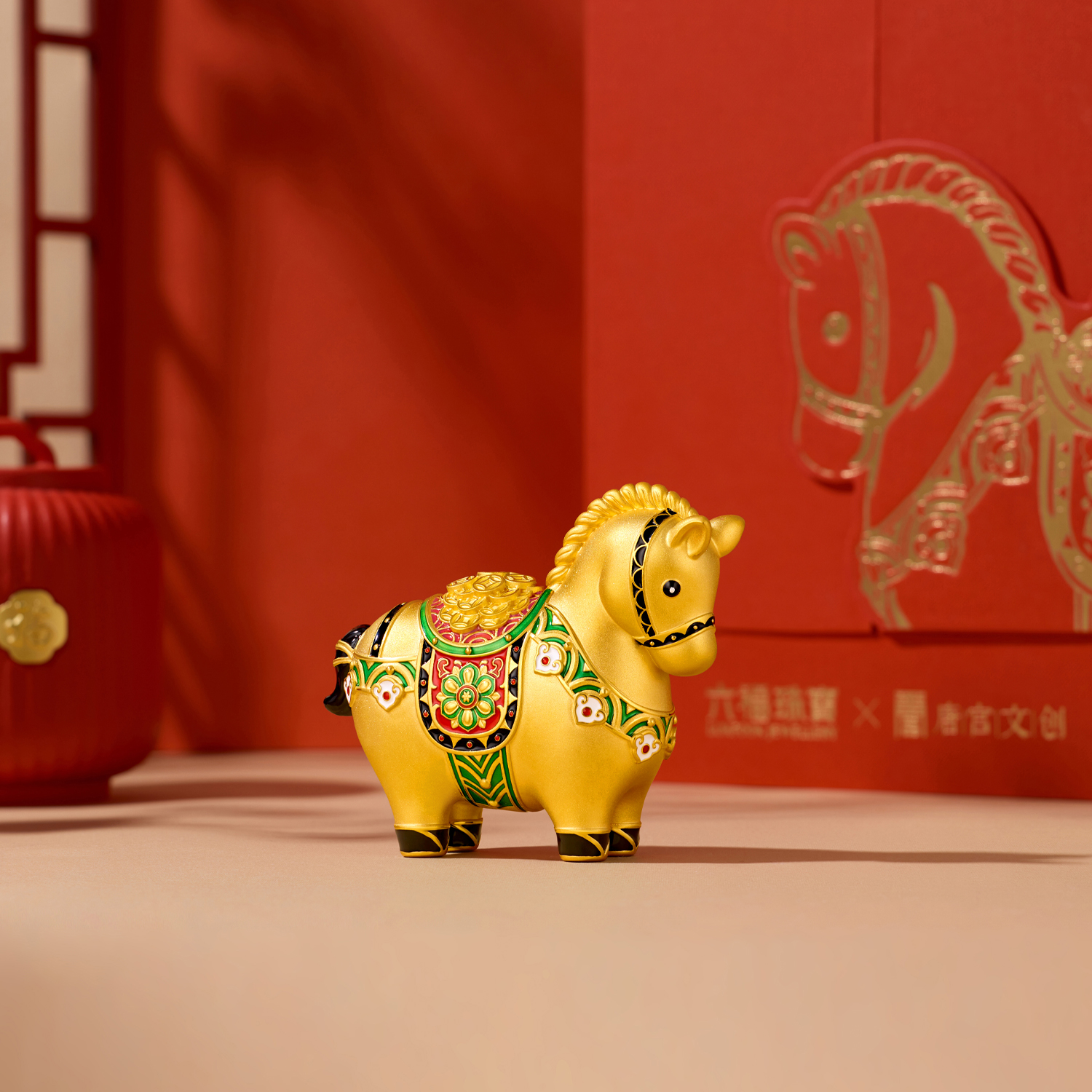 六福珠寶黃金擺件 - "運財墩墩馬"999足金擺件