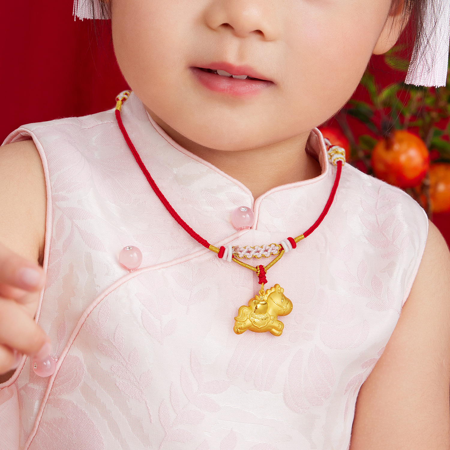 六福珠寶黃金吊墜 - "平安小福馬"999.9黃金長命鎖包連頸繩