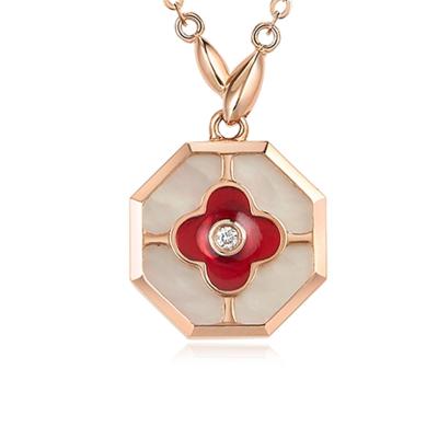 六福珠寶18K金頸鏈 - 18K玫瑰金鑽石襯貝母紅花圖案頸鏈