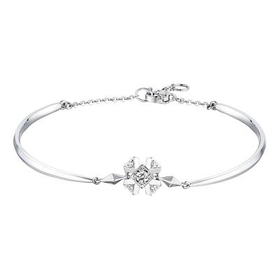 六福珠寶18K金手鐲 - “獨特”18K金(白色)鑽石手鐲