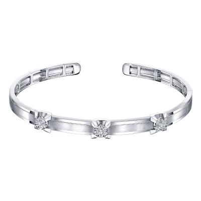 六福珠寶18K金手鐲 - “簡耀鋒芒”18K金(白色)三角爪鑽石手鐲(放閃車花工藝)