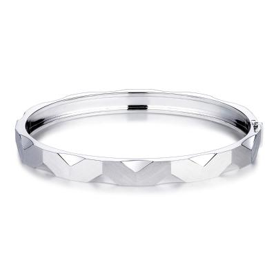 六福珠宝18K金手镯 - "Hexicon"六边形18K金(白色)手镯(男款)