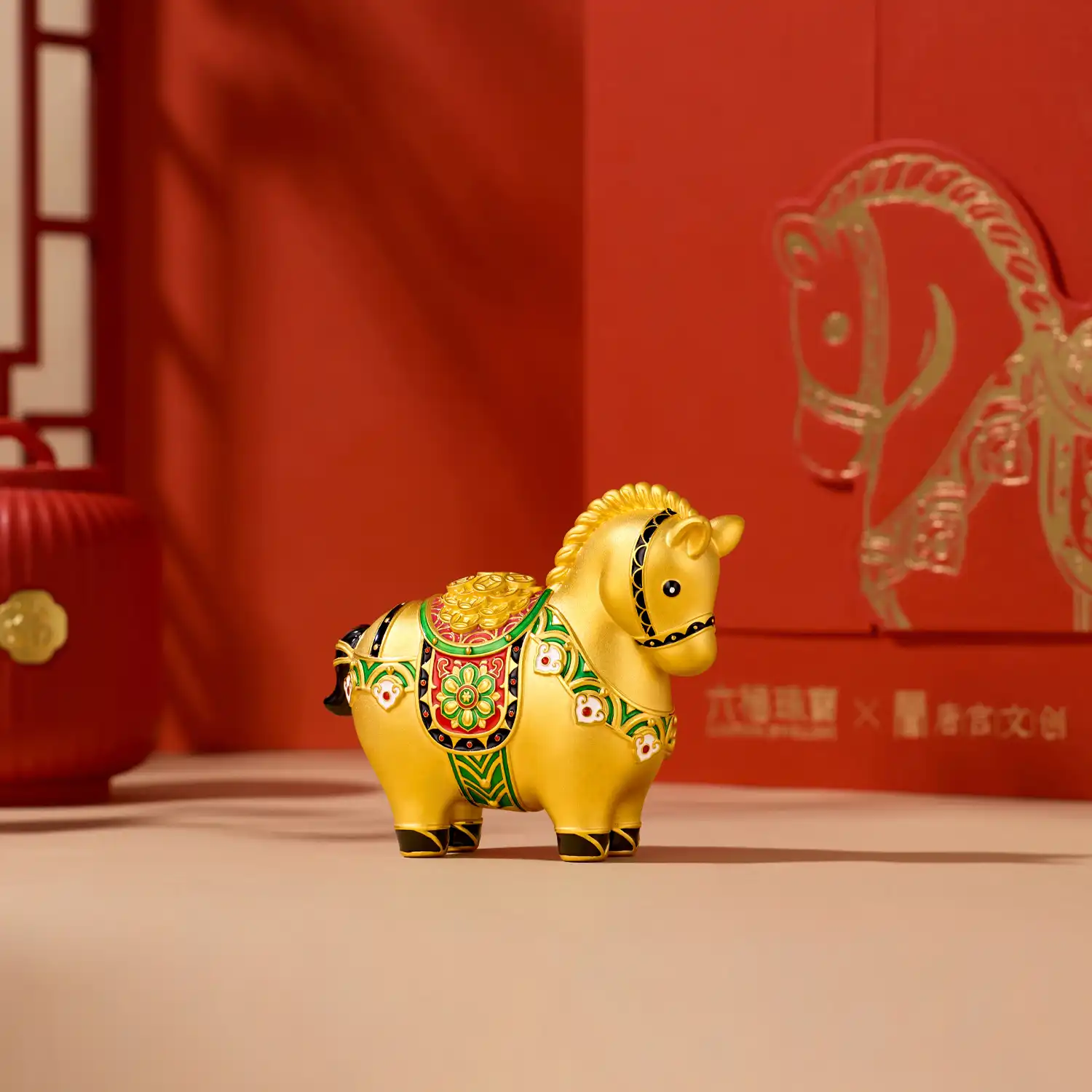 六福珠寶黃金擺件 - "運財墩墩馬"999足金擺件