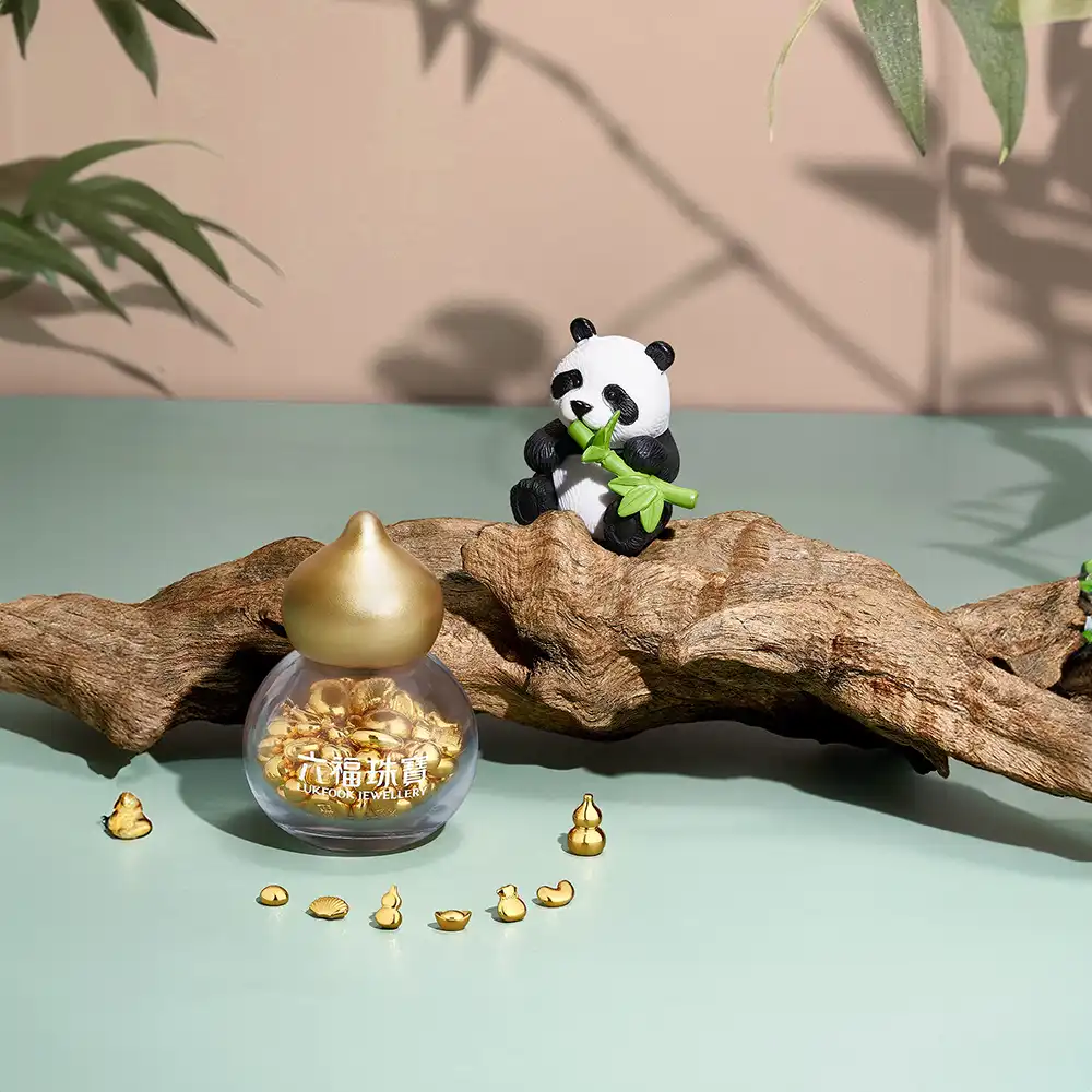 六福珠寶黃金金豆子 - "金花生"999.9黃金花生(3克)–附送木塞玻璃瓶