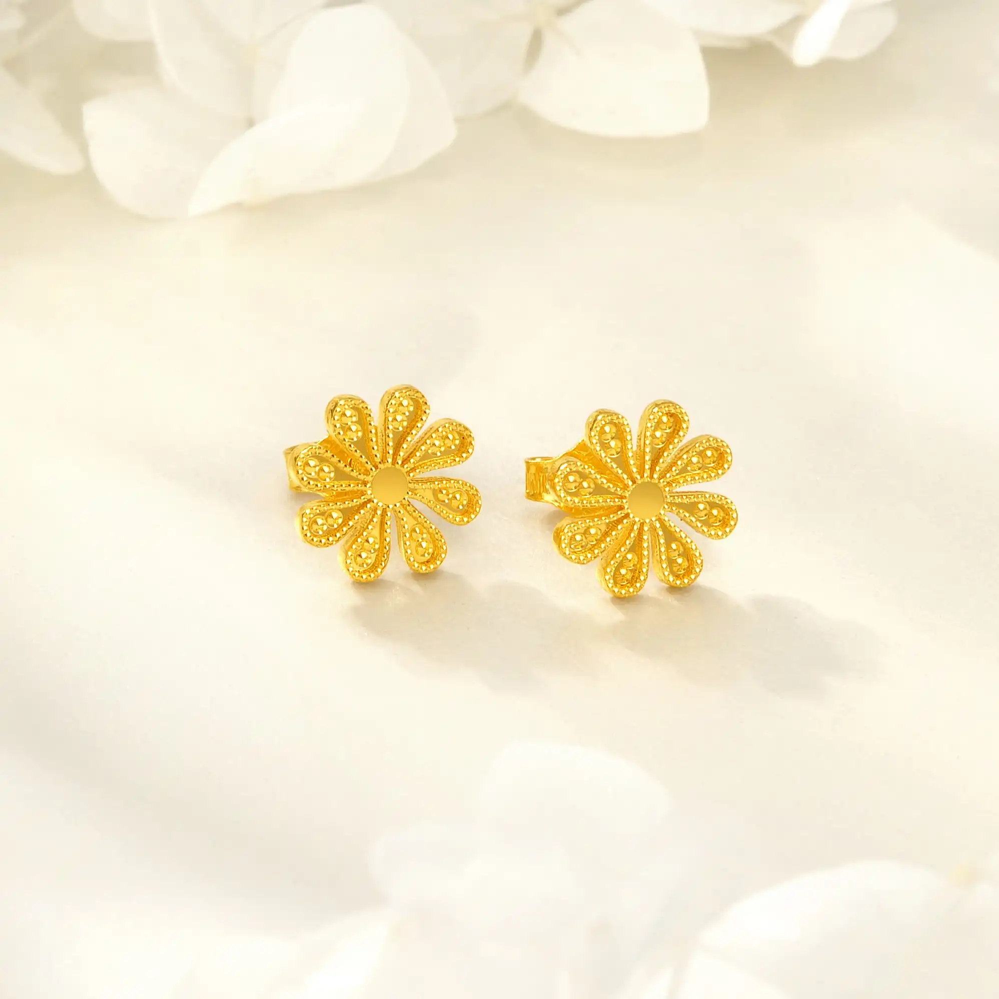 六福珠宝黄金耳环 - "小雏菊"990黄金耳环