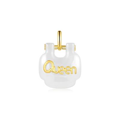 六福珠宝黄金吊坠 - "Queen"999足金和田玉吊坠