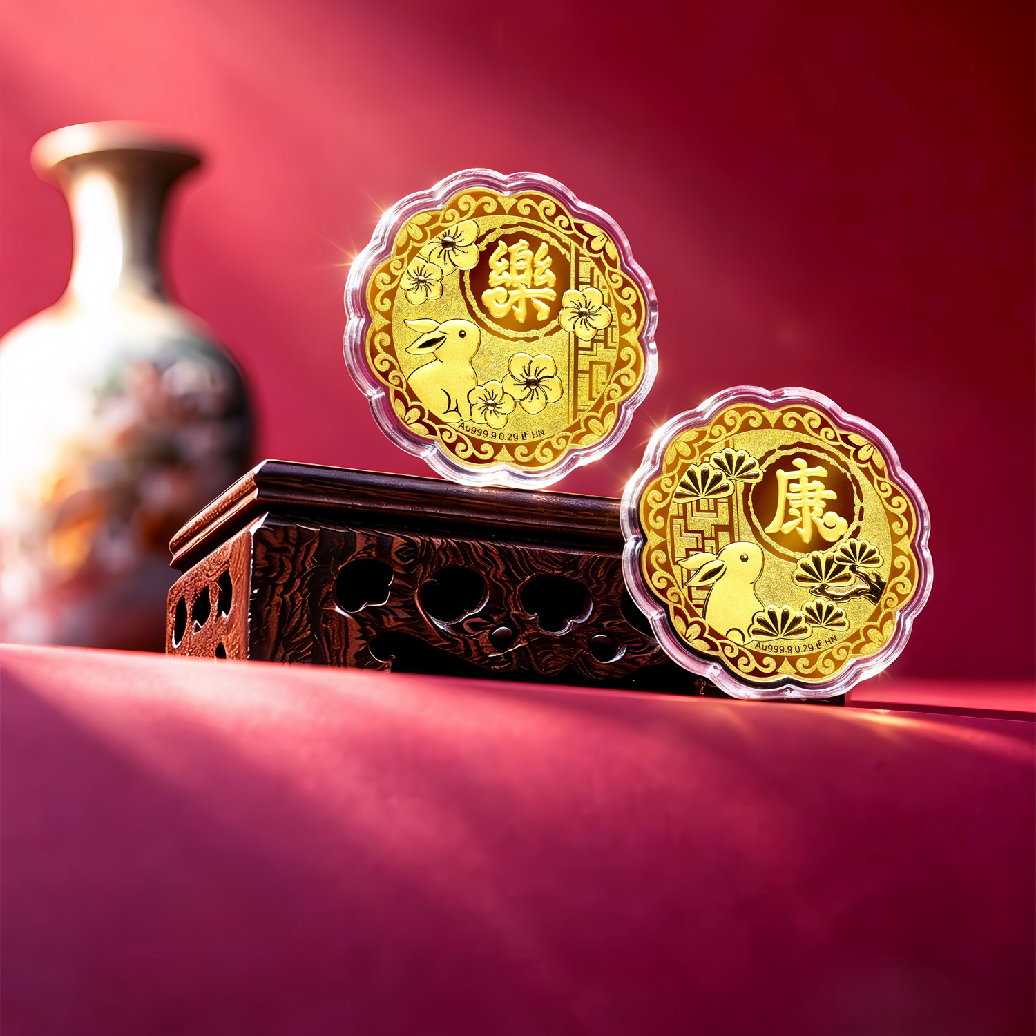 六福珠宝黄金工艺品 - "知足常乐"七星伴月999.9黄金月饼工艺品